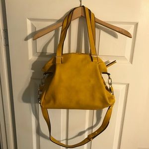 Bright mustard yellow shoulder bag 💛